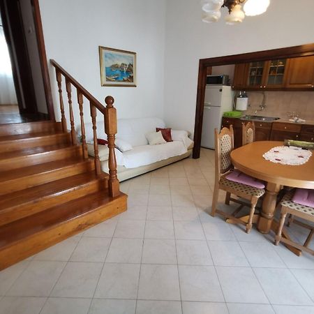 Apartments Srdan Vinišće Εξωτερικό φωτογραφία