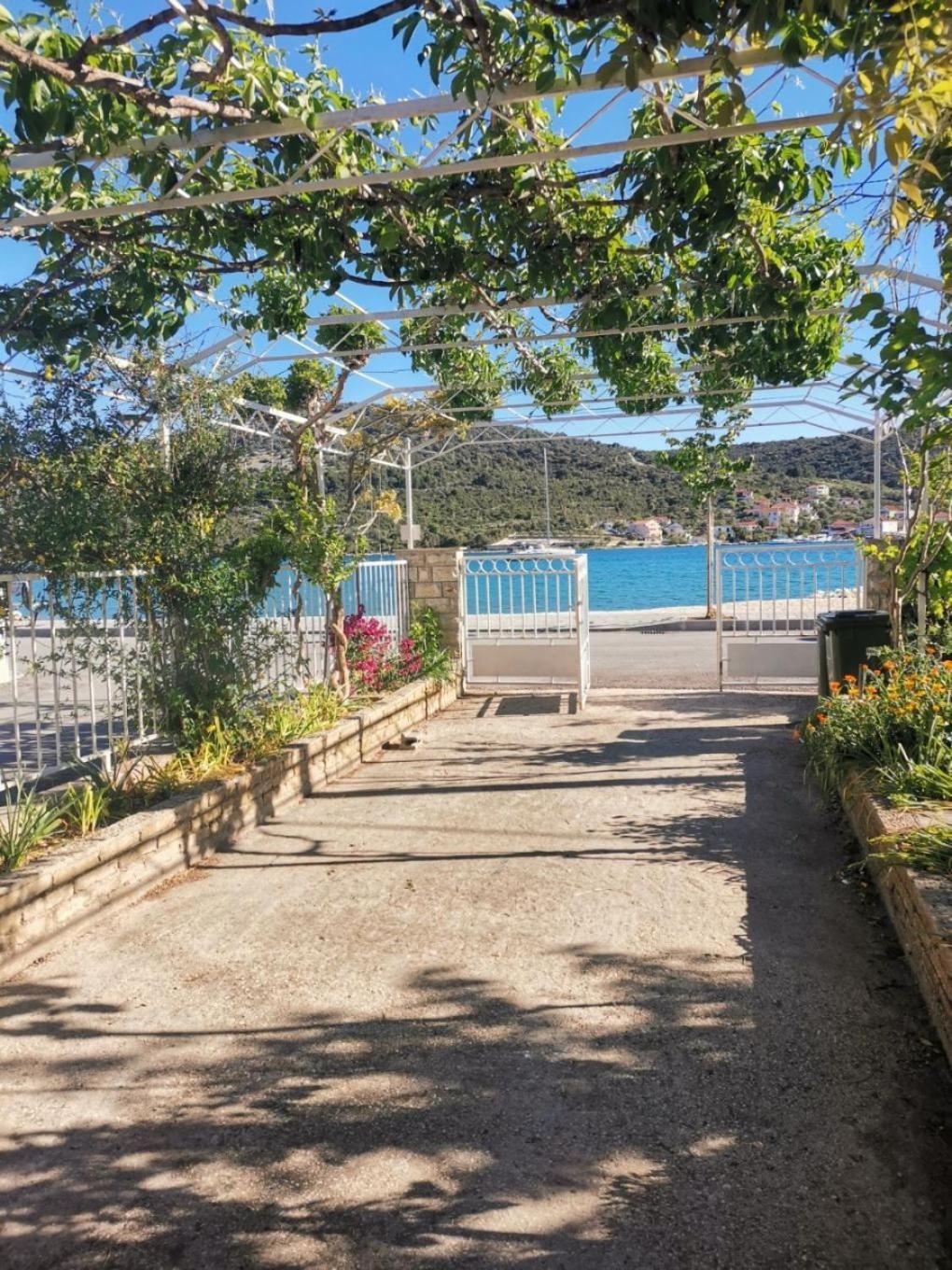 Apartments Srdan Vinišće Εξωτερικό φωτογραφία